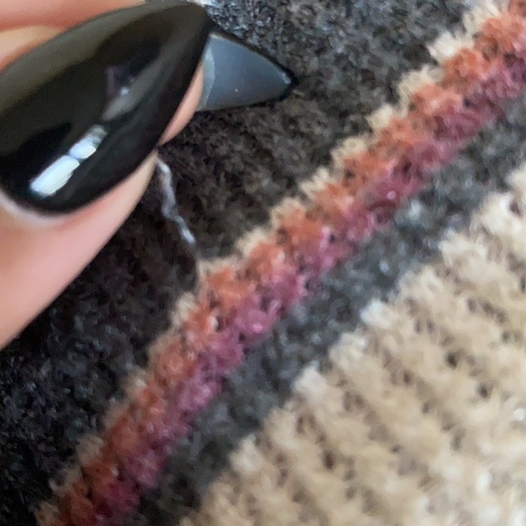 Ribbed Low Cropped Shirt - Picture 3 of 4